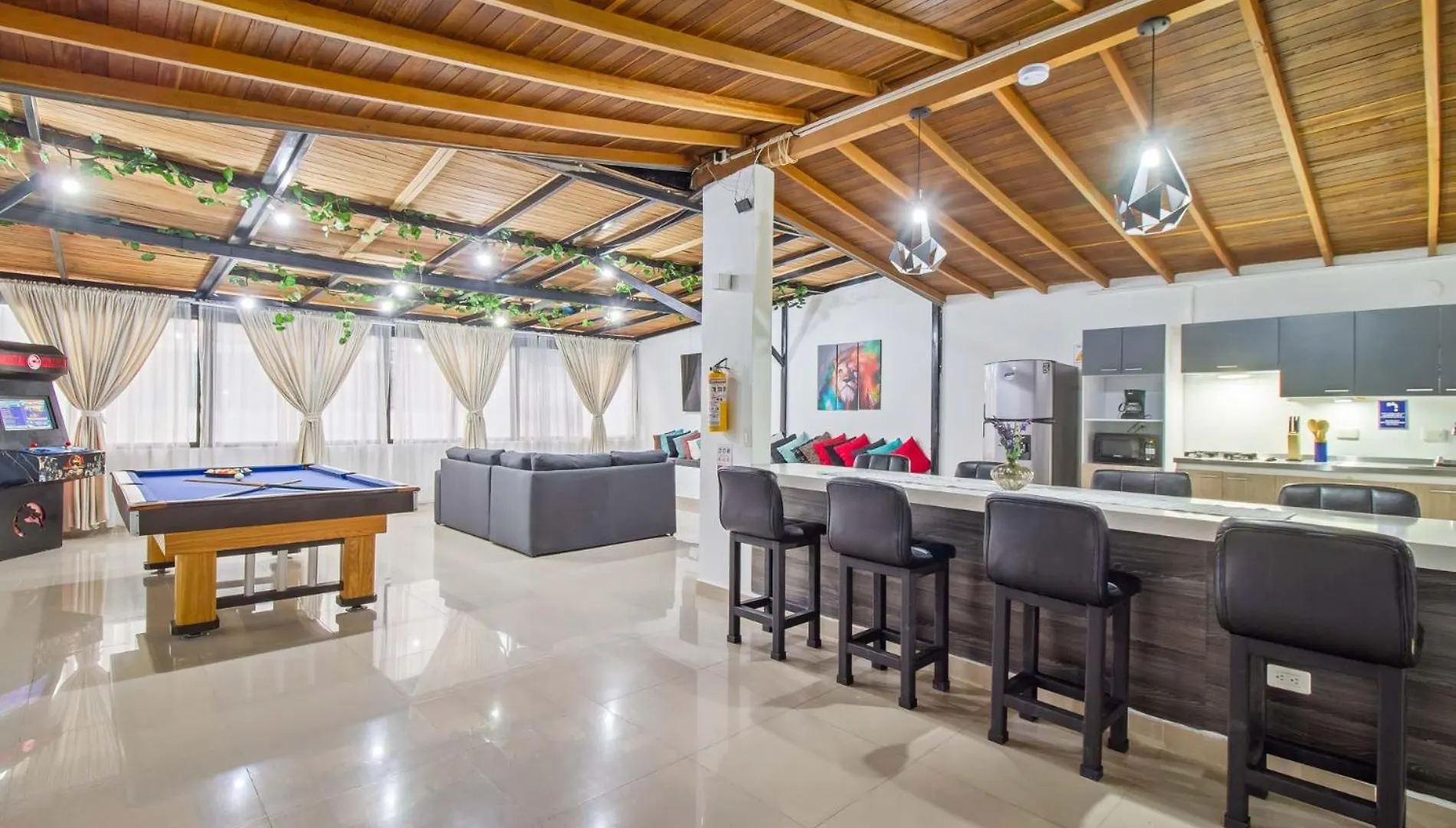 6 Bedroom Penthouse With Pool Table- 1 Block From Lleras Park P4 Медельин 0*,
