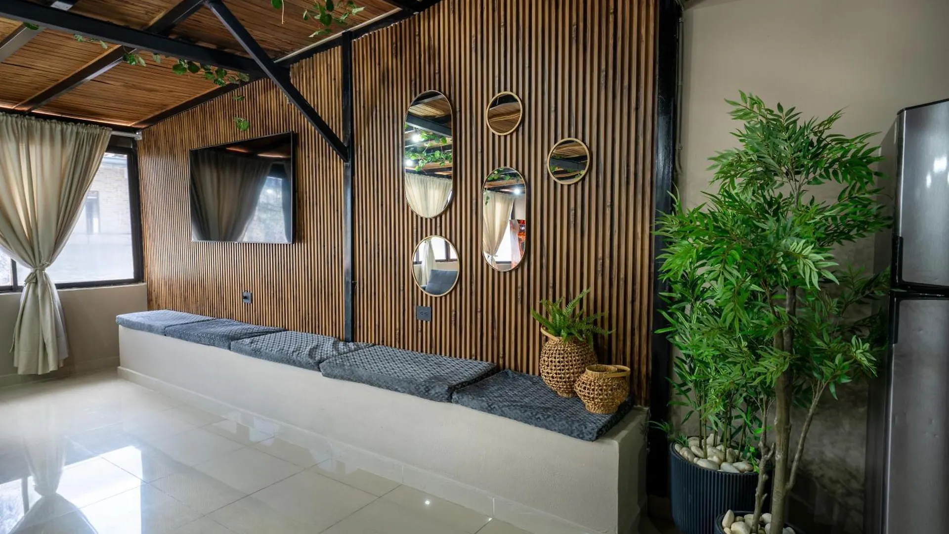 Апартаменты 6 Bedroom Penthouse With Pool Table- 1 Block From Lleras Park P4 Медельин