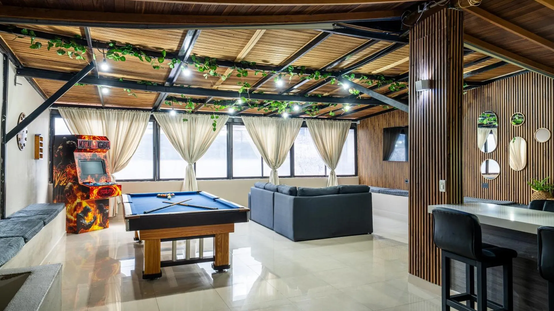 Контакты 6 Bedroom Penthouse With Pool Table- 1 Block From Lleras Park P4