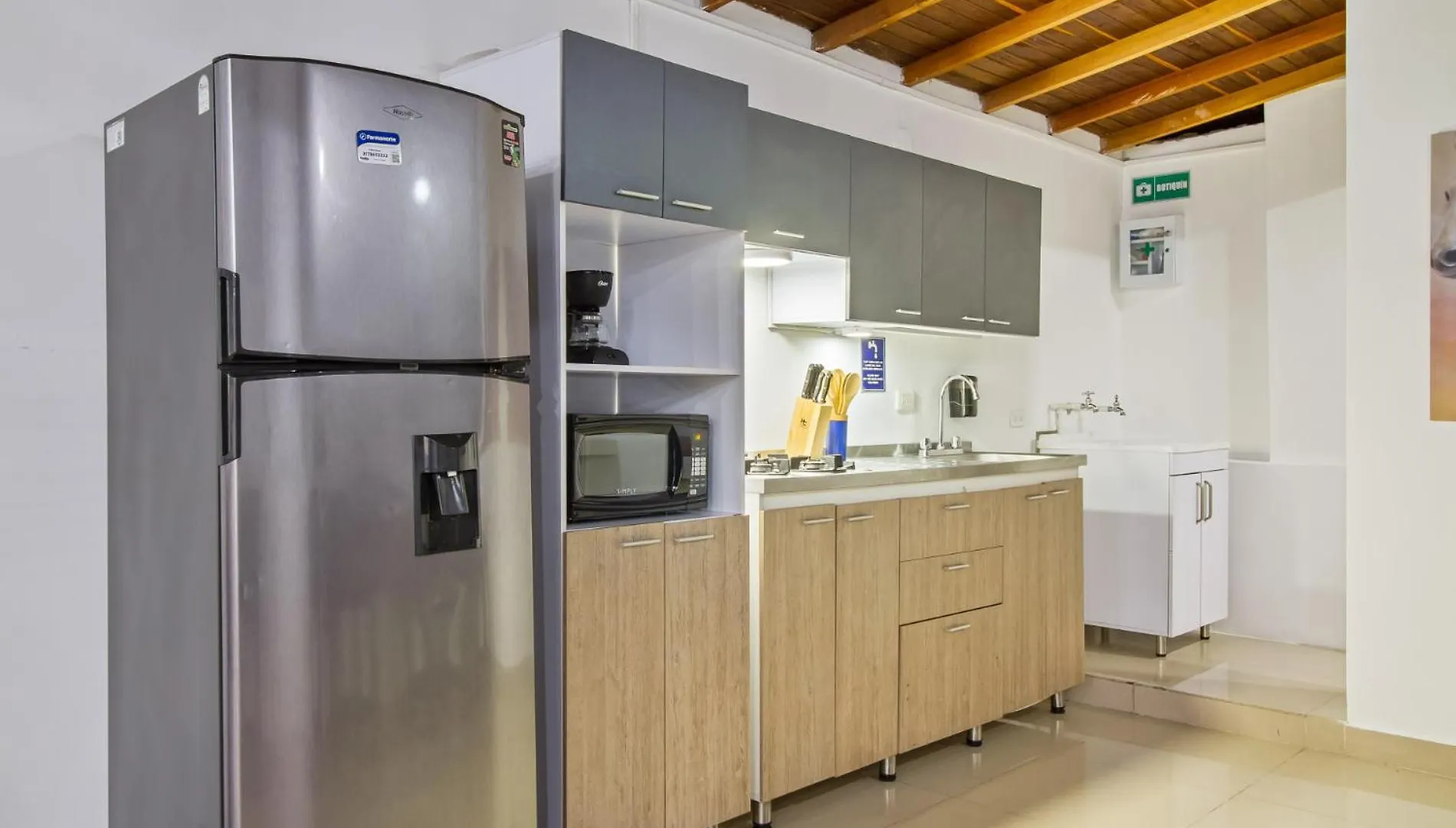 6 Bedroom Penthouse With Pool Table- 1 Block From Lleras Park P4 Medellín Appartamento