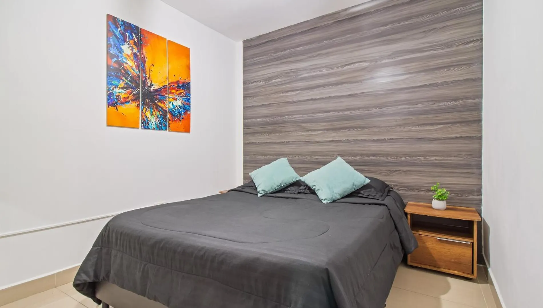 6 Bedroom Penthouse With Pool Table- 1 Block From Lleras Park P4 Medellín Colombia