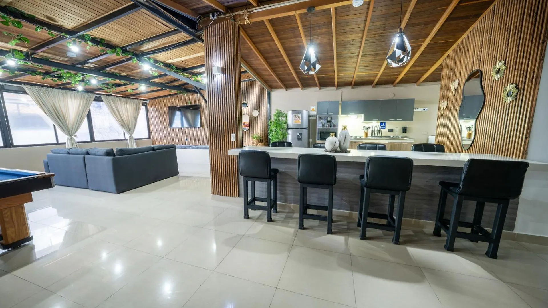 6 Bedroom Penthouse With Pool Table- 1 Block From Lleras Park P4 Medellín Colombia