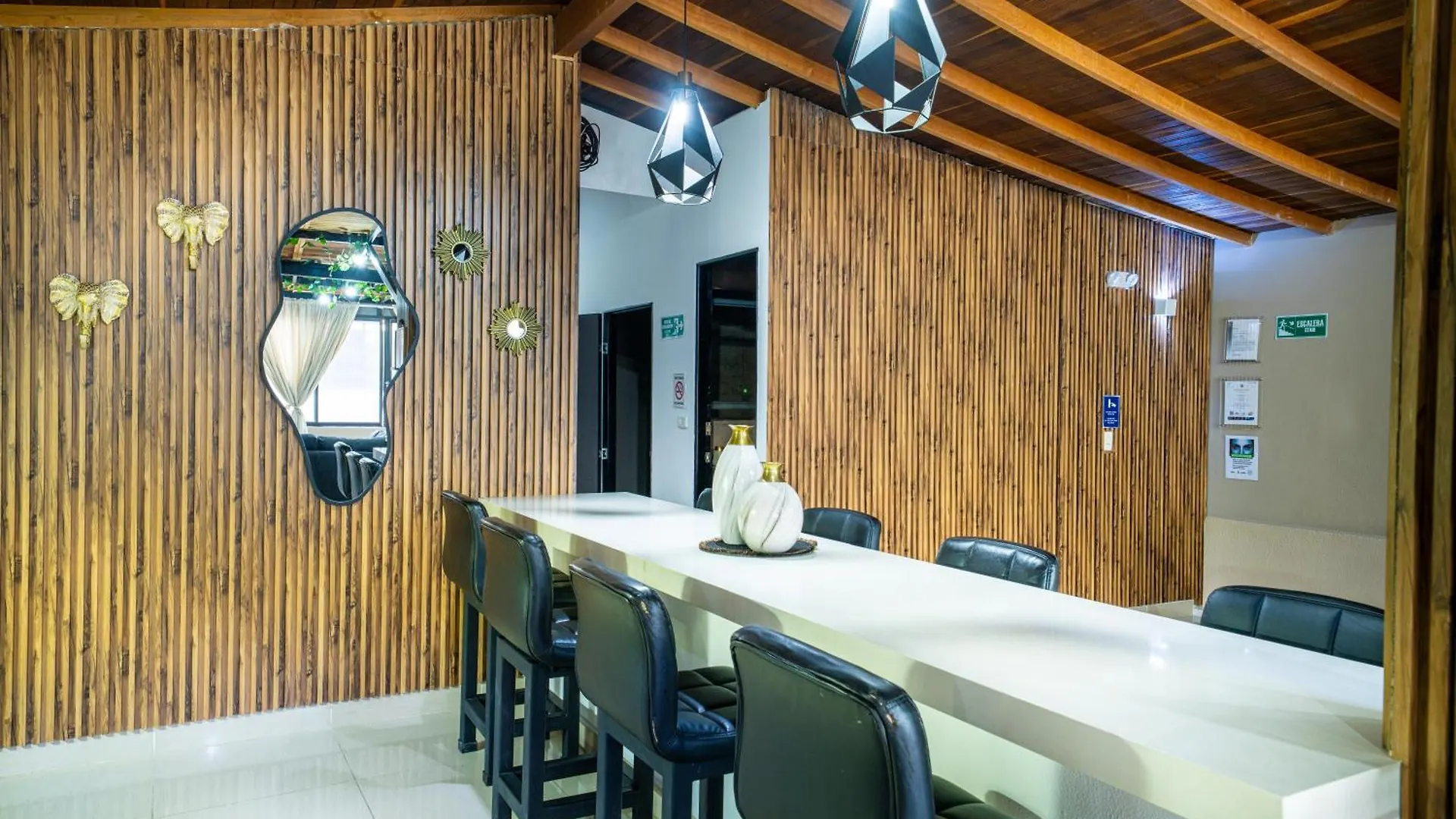 6 Bedroom Penthouse With Pool Table- 1 Block From Lleras Park P4 Medellín 0*,  Colombia